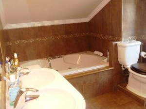 5-bed-villa-la-manga-bathroom-2